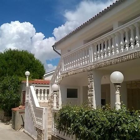Apartmani Prpic วีร์ ภายนอก รูปภาพ