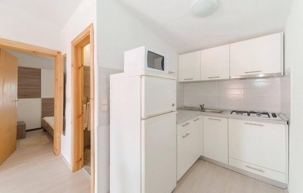 Apartmani Prpic วีร์ ภายนอก รูปภาพ