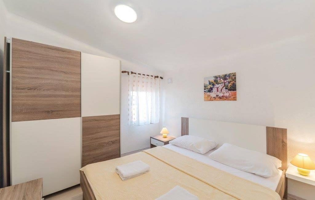 Apartmani Prpic วีร์ ภายนอก รูปภาพ
