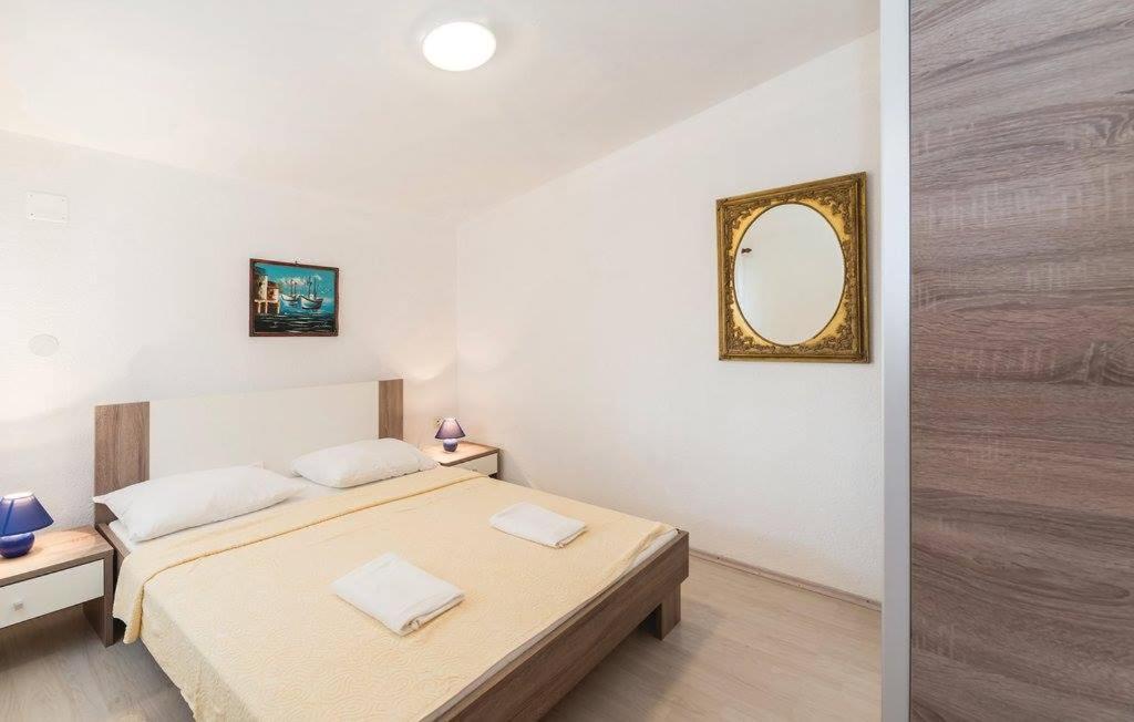 Apartmani Prpic วีร์ ภายนอก รูปภาพ