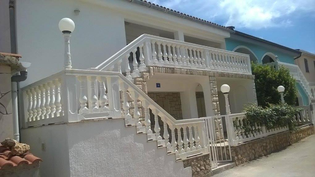 Apartmani Prpic วีร์ ภายนอก รูปภาพ